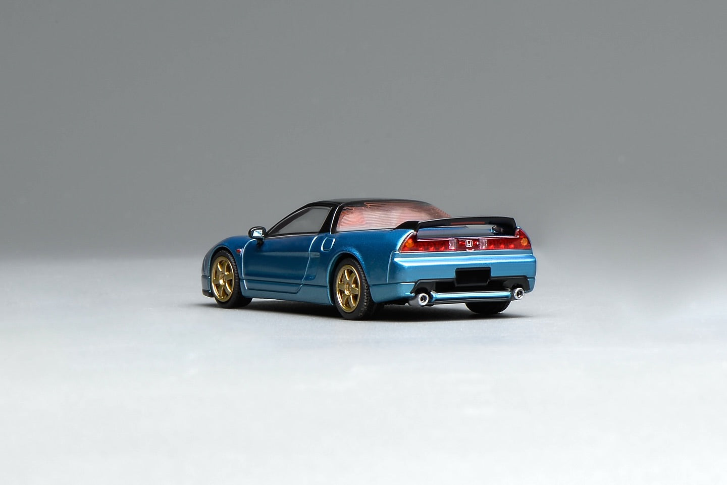 Motorhelix 1:64 Honda NSX-R (NA2) - Ice Blue