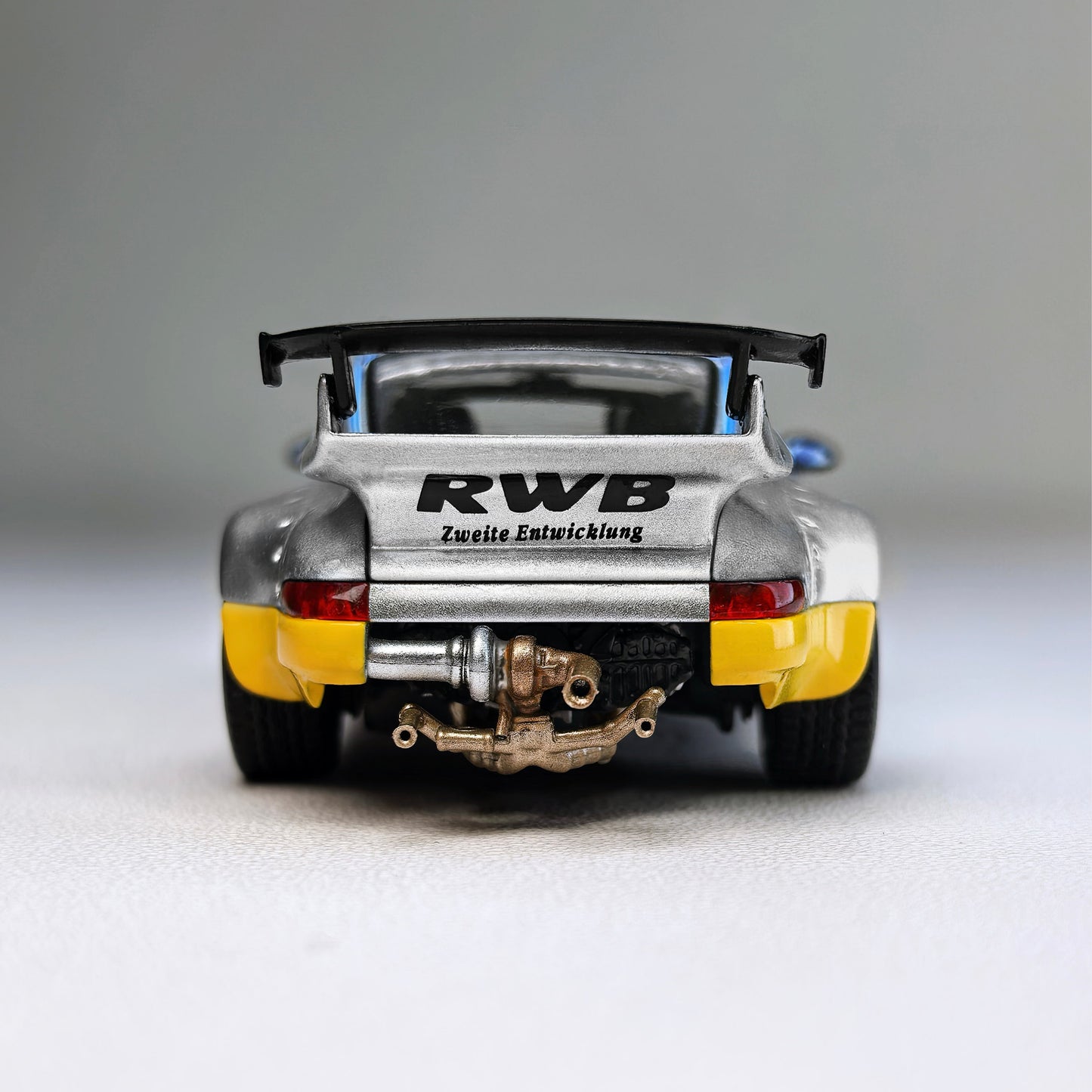 Model Model 1:64 RWB 964 Ichiban Boshi #7 (Yellow)