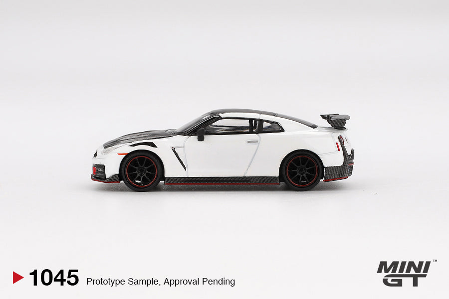 Mini GT 1:64 Nissan GT-R Nismo (R35) 2024 - Brilliant White Pearl